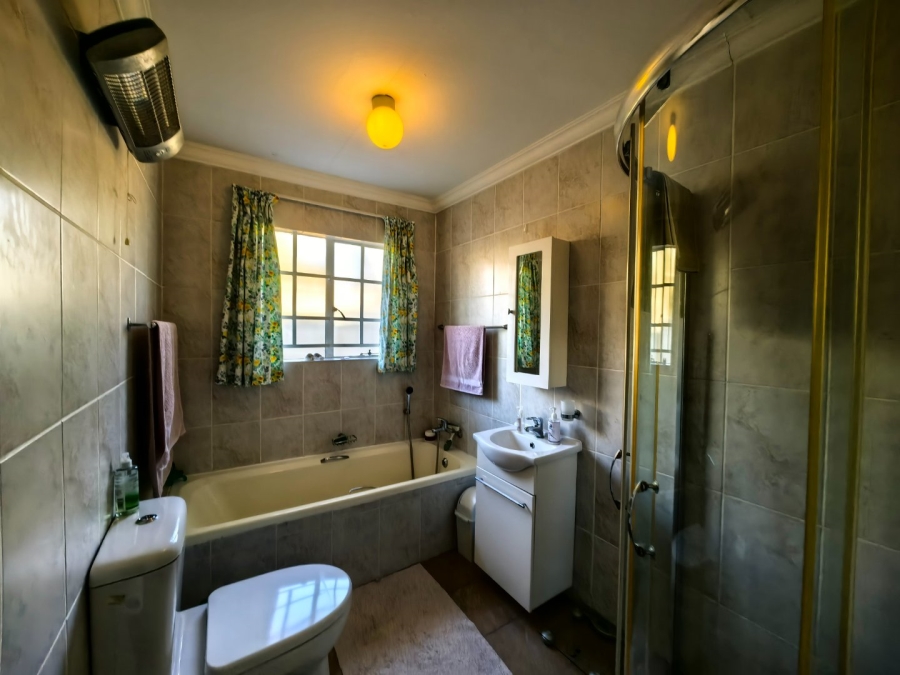 2 Bedroom Property for Sale in Sonneglans Gauteng