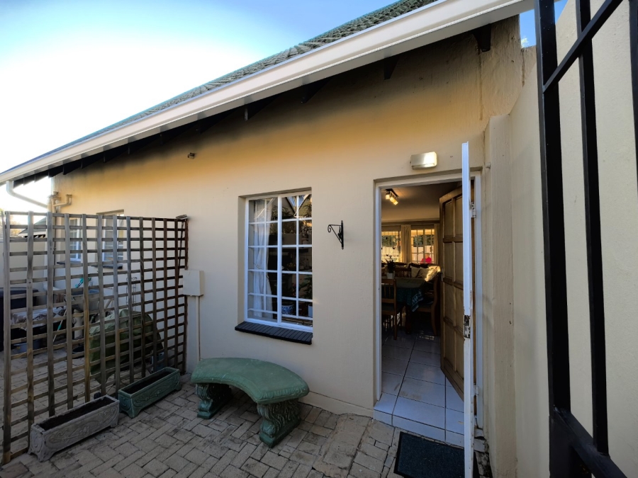 2 Bedroom Property for Sale in Sonneglans Gauteng