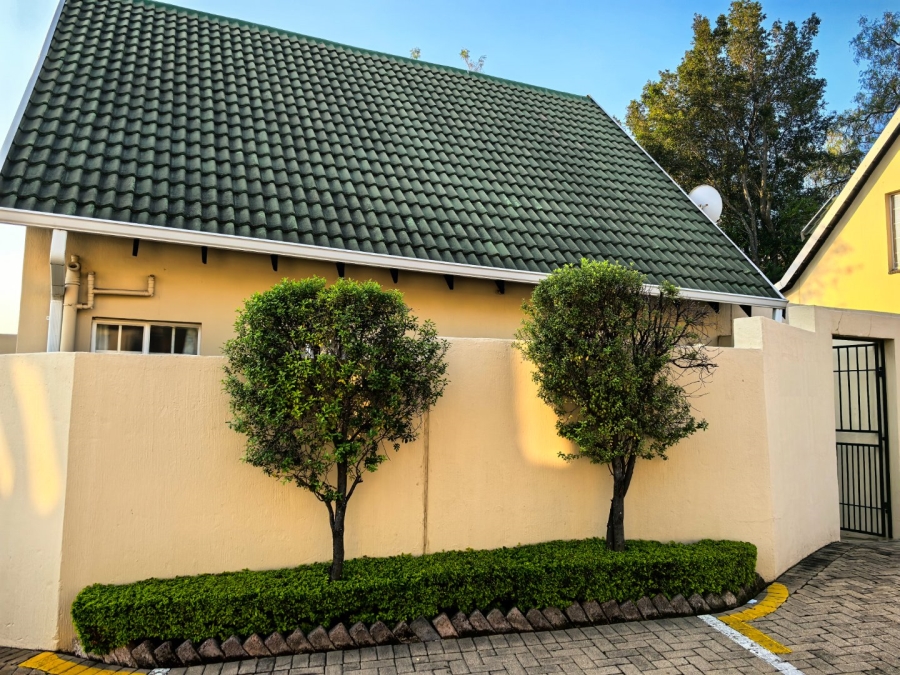 2 Bedroom Property for Sale in Sonneglans Gauteng
