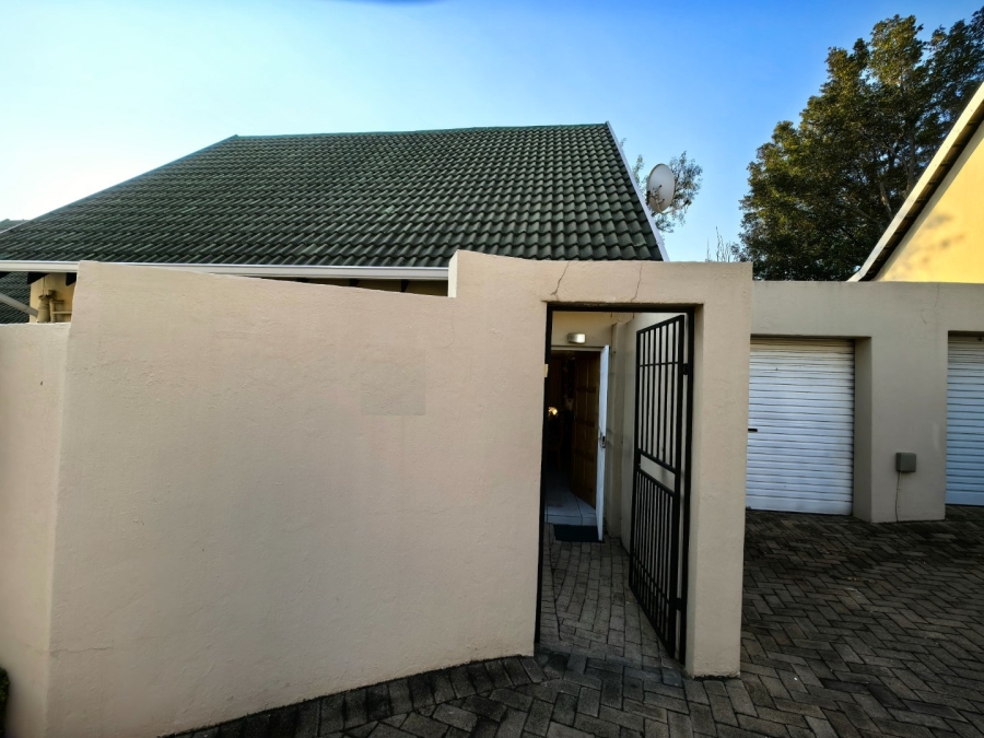2 Bedroom Property for Sale in Sonneglans Gauteng