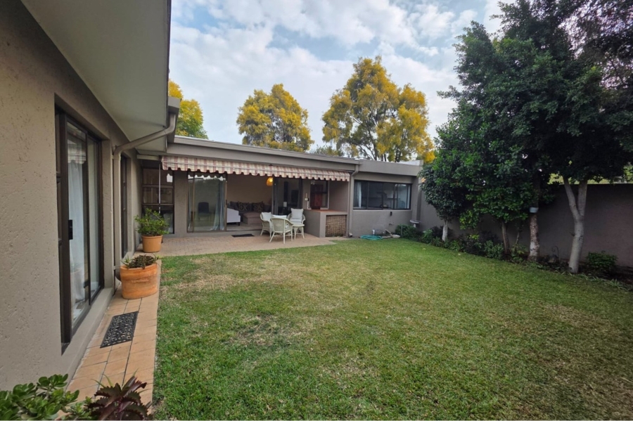 To Let 2 Bedroom Property for Rent in Paulshof Gauteng