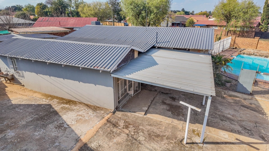 5 Bedroom Property for Sale in Impala Park Gauteng