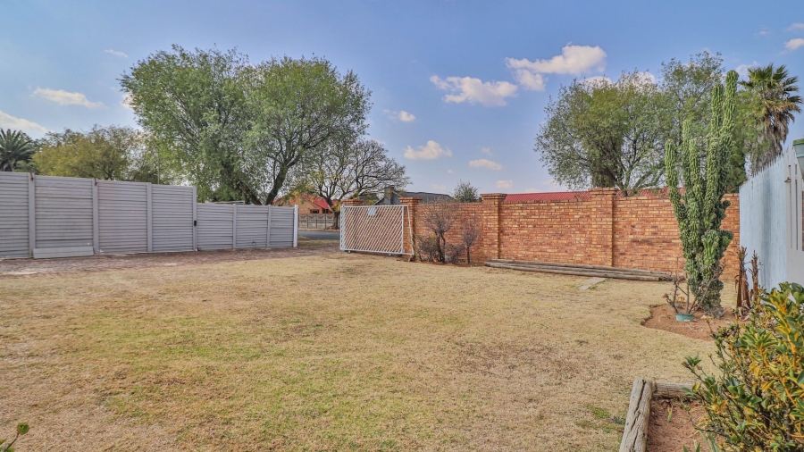 5 Bedroom Property for Sale in Impala Park Gauteng