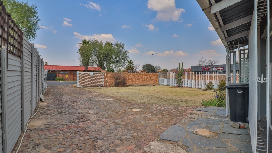 5 Bedroom Property for Sale in Impala Park Gauteng