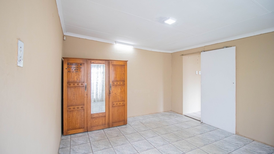 5 Bedroom Property for Sale in Impala Park Gauteng