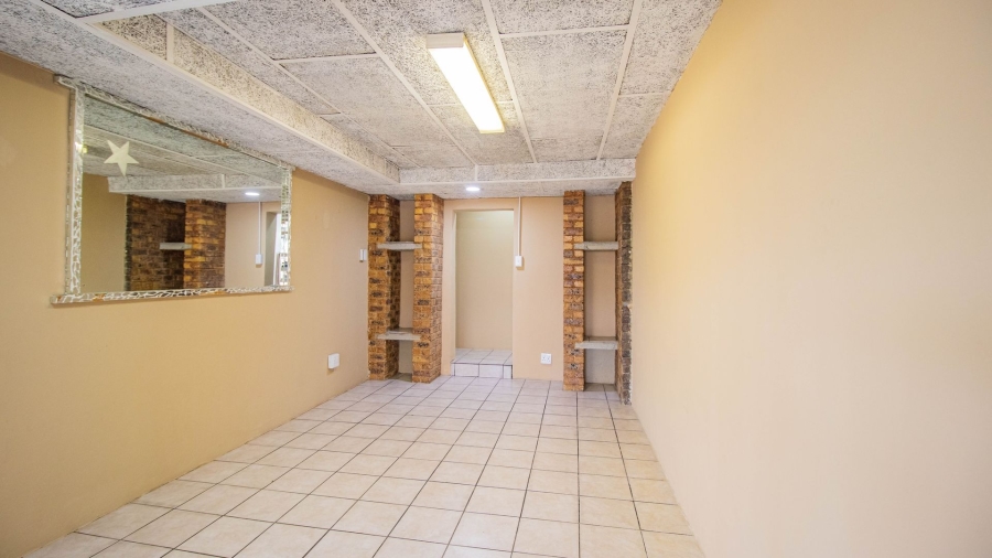 5 Bedroom Property for Sale in Impala Park Gauteng
