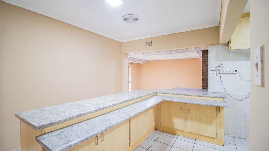 5 Bedroom Property for Sale in Impala Park Gauteng