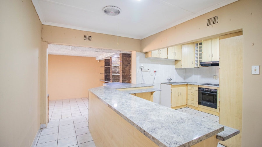 5 Bedroom Property for Sale in Impala Park Gauteng
