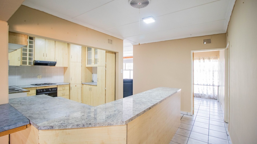 5 Bedroom Property for Sale in Impala Park Gauteng