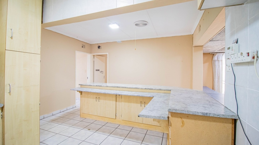 5 Bedroom Property for Sale in Impala Park Gauteng