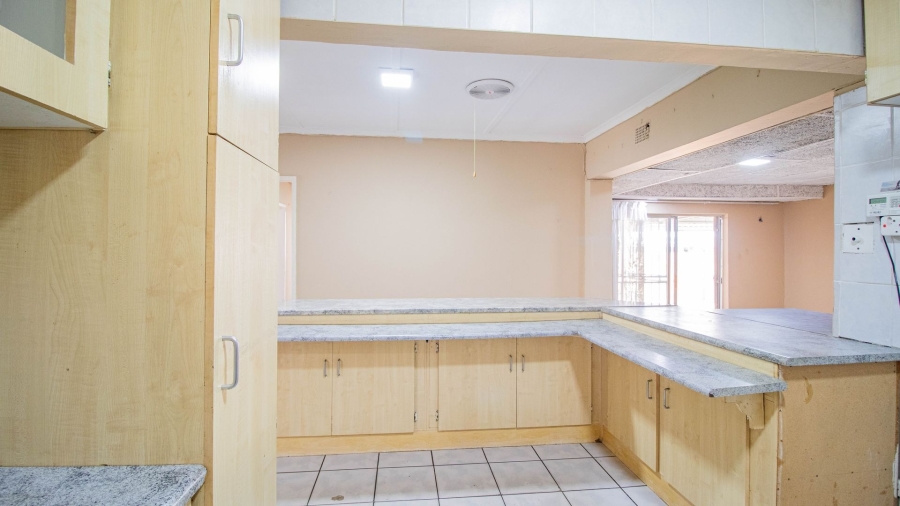 5 Bedroom Property for Sale in Impala Park Gauteng