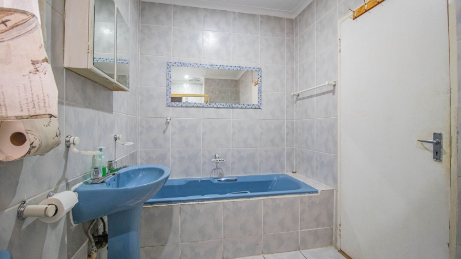 5 Bedroom Property for Sale in Impala Park Gauteng