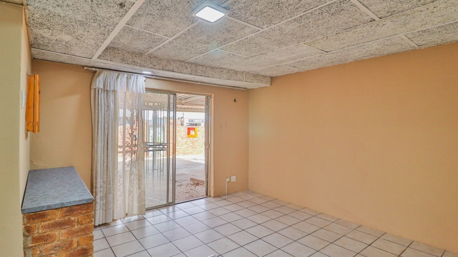 5 Bedroom Property for Sale in Impala Park Gauteng