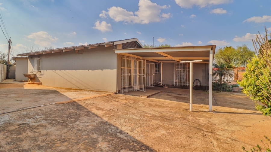 5 Bedroom Property for Sale in Impala Park Gauteng
