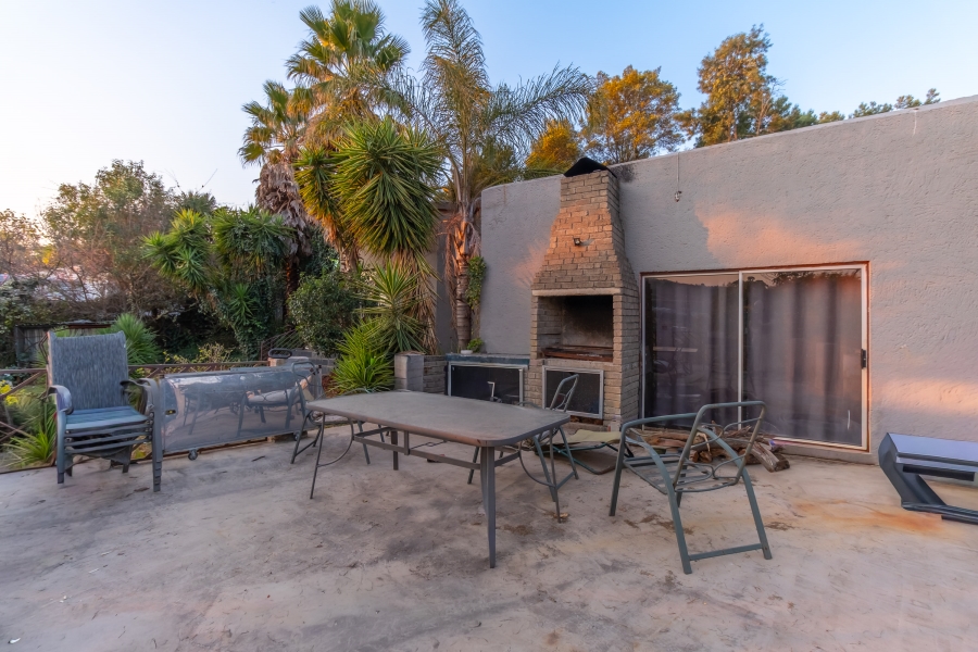 4 Bedroom Property for Sale in Roodekrans Gauteng