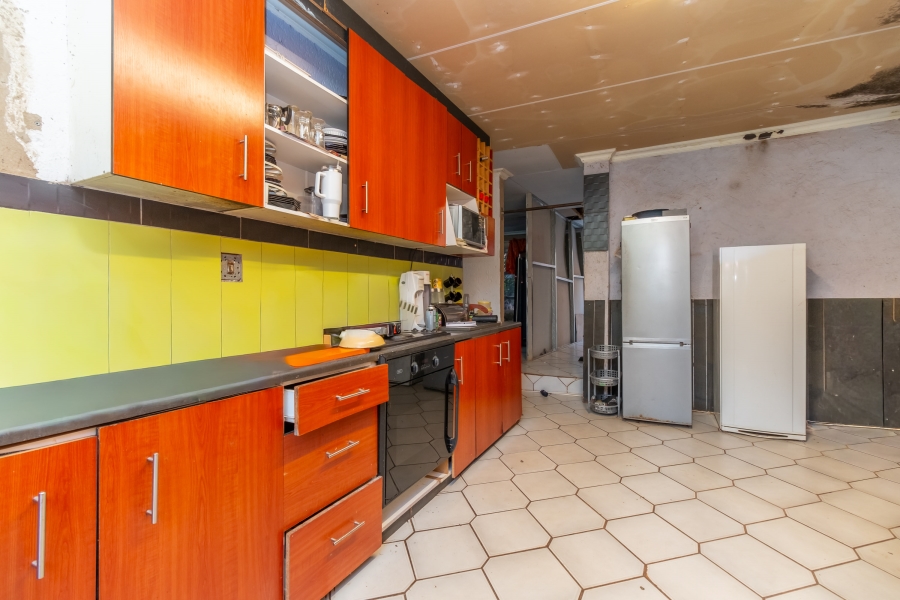 4 Bedroom Property for Sale in Roodekrans Gauteng