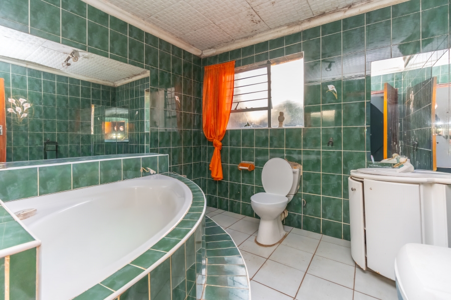 4 Bedroom Property for Sale in Roodekrans Gauteng