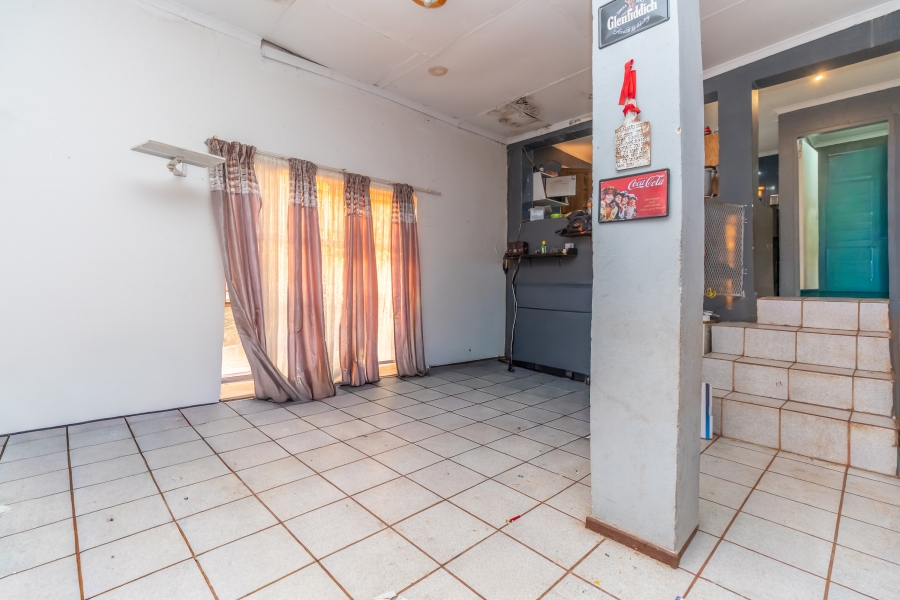 4 Bedroom Property for Sale in Roodekrans Gauteng