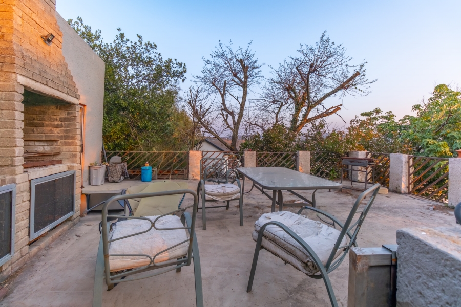 4 Bedroom Property for Sale in Roodekrans Gauteng