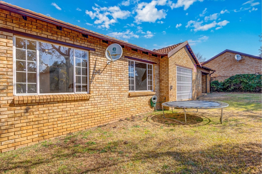 3 Bedroom Property for Sale in Olivedale Gauteng