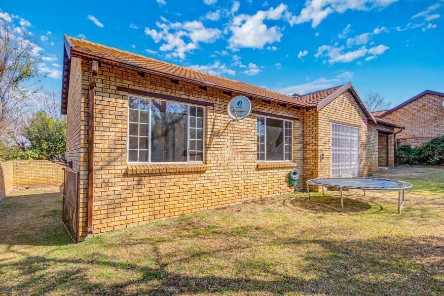 3 Bedroom Property for Sale in Olivedale Gauteng