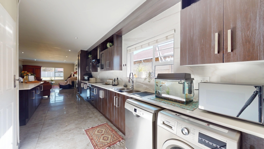 3 Bedroom Property for Sale in Farrarmere Gauteng