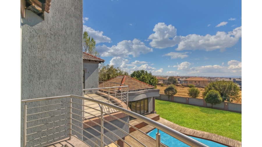 5 Bedroom Property for Sale in Blue Valley Golf Estate Gauteng
