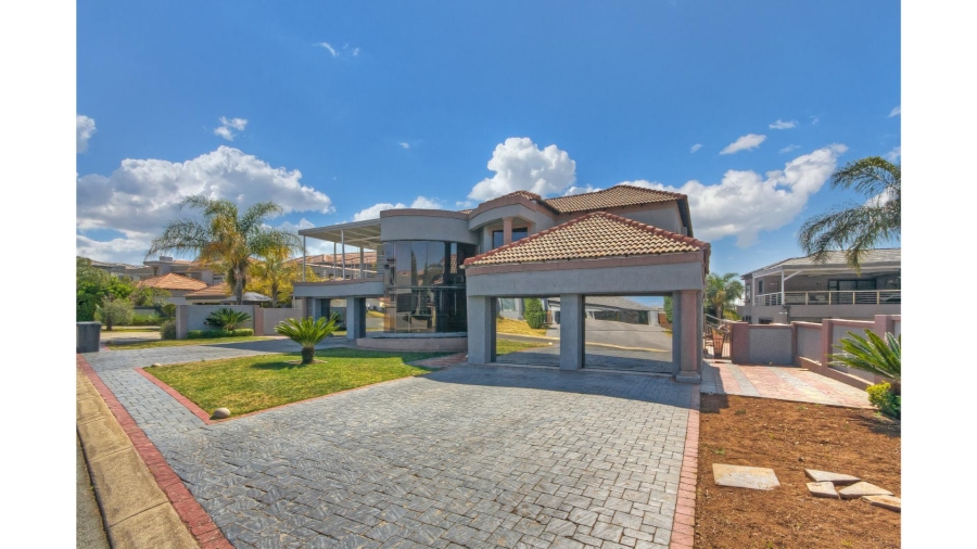 5 Bedroom Property for Sale in Blue Valley Golf Estate Gauteng