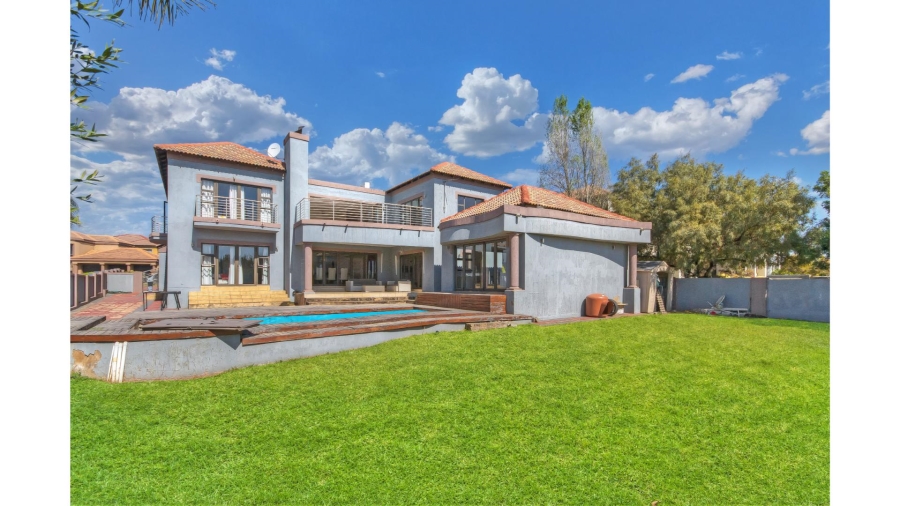 5 Bedroom Property for Sale in Blue Valley Golf Estate Gauteng