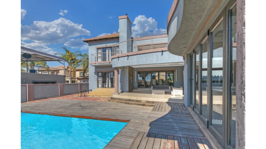 5 Bedroom Property for Sale in Blue Valley Golf Estate Gauteng