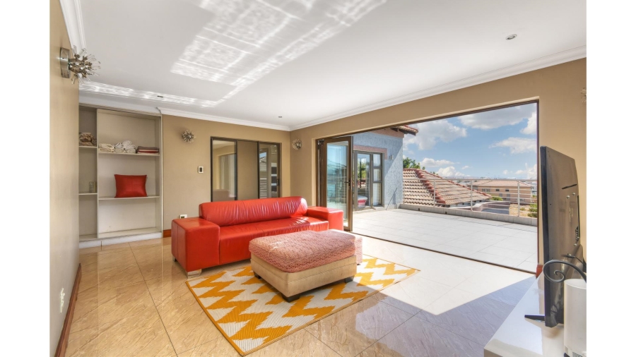 5 Bedroom Property for Sale in Blue Valley Golf Estate Gauteng