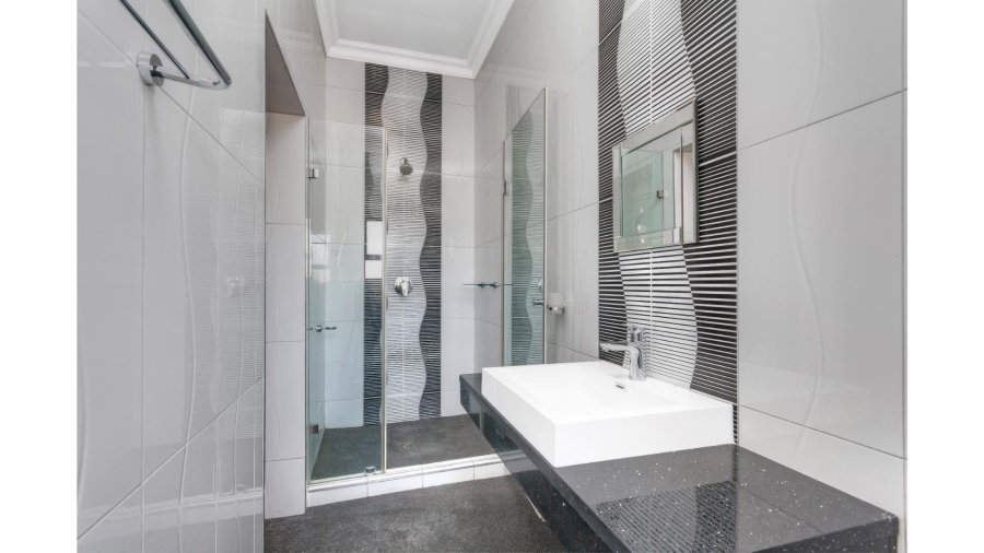 5 Bedroom Property for Sale in Blue Valley Golf Estate Gauteng
