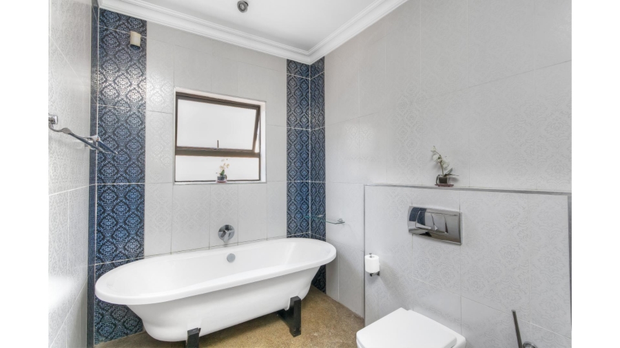 5 Bedroom Property for Sale in Blue Valley Golf Estate Gauteng