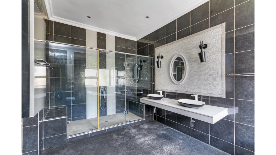 5 Bedroom Property for Sale in Blue Valley Golf Estate Gauteng