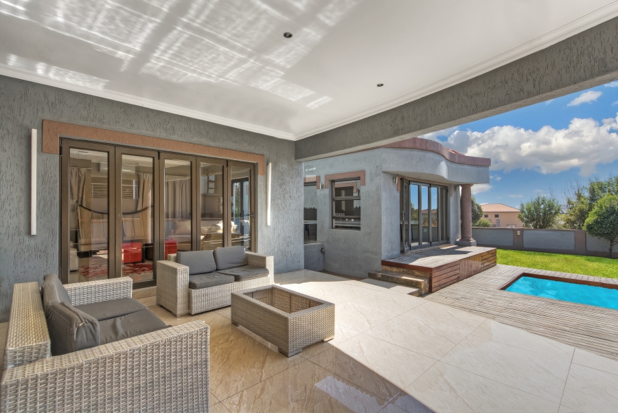 5 Bedroom Property for Sale in Blue Valley Golf Estate Gauteng