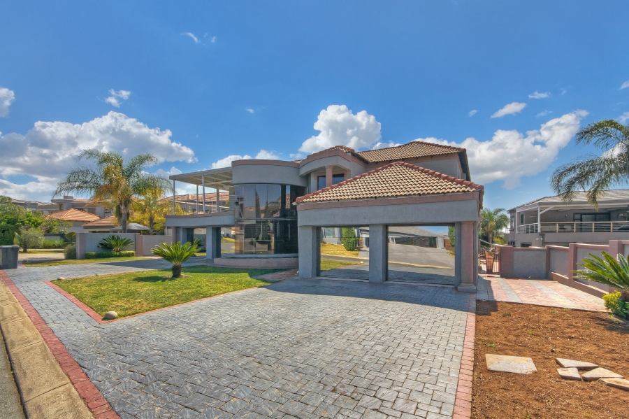 5 Bedroom Property for Sale in Blue Valley Golf Estate Gauteng