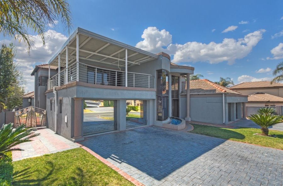 5 Bedroom Property for Sale in Blue Valley Golf Estate Gauteng