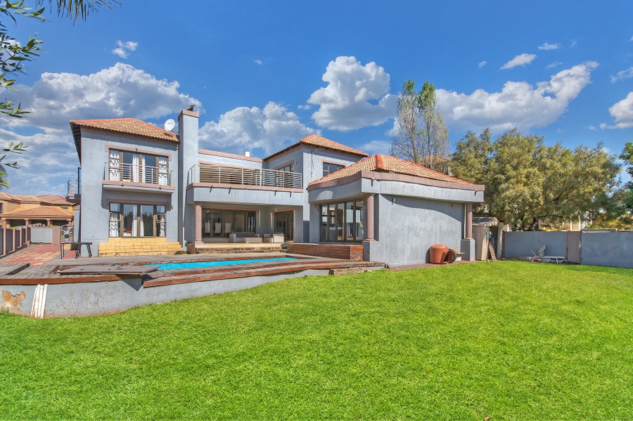 5 Bedroom Property for Sale in Blue Valley Golf Estate Gauteng