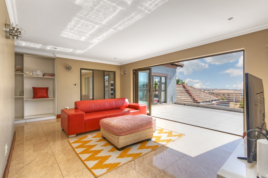 5 Bedroom Property for Sale in Blue Valley Golf Estate Gauteng