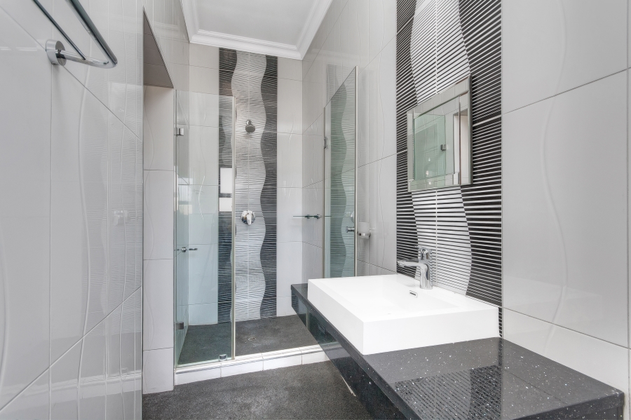 5 Bedroom Property for Sale in Blue Valley Golf Estate Gauteng