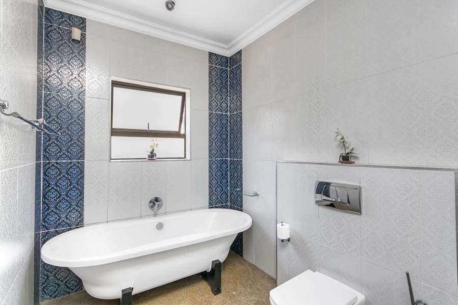 5 Bedroom Property for Sale in Blue Valley Golf Estate Gauteng