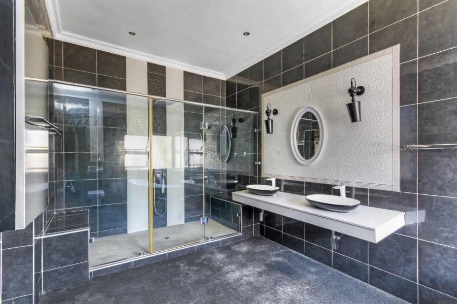 5 Bedroom Property for Sale in Blue Valley Golf Estate Gauteng