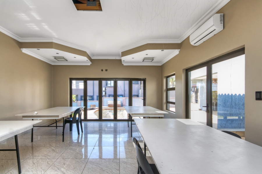 5 Bedroom Property for Sale in Blue Valley Golf Estate Gauteng