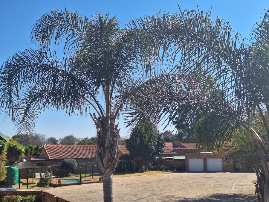 3 Bedroom Property for Sale in Die Hoewes Gauteng