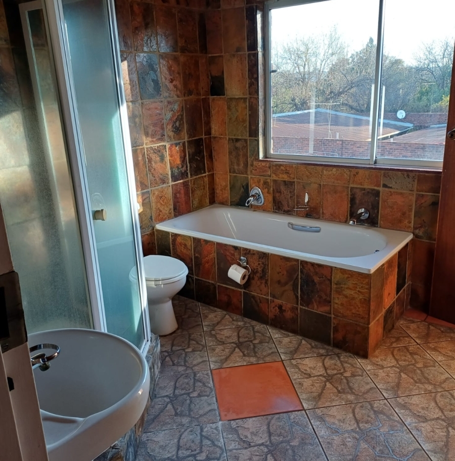 To Let 2 Bedroom Property for Rent in Glen Austin Gauteng