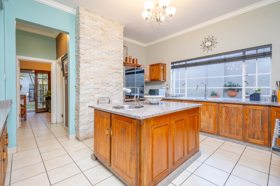 8 Bedroom Property for Sale in Emmarentia Gauteng