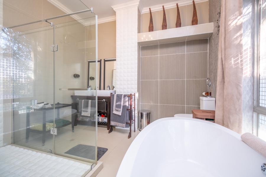 8 Bedroom Property for Sale in Emmarentia Gauteng