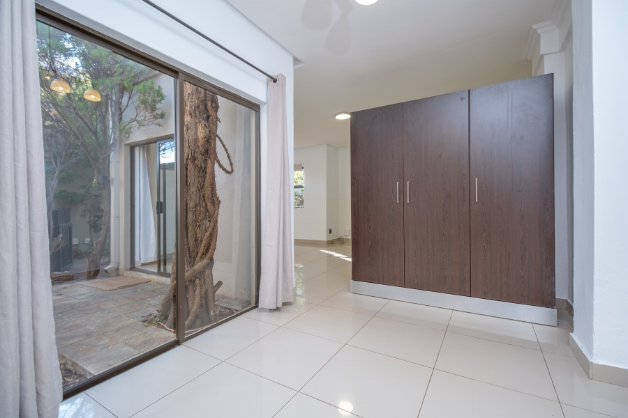 8 Bedroom Property for Sale in Emmarentia Gauteng