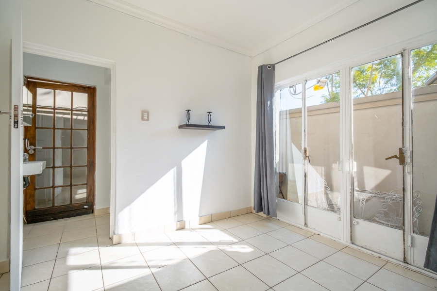 8 Bedroom Property for Sale in Emmarentia Gauteng