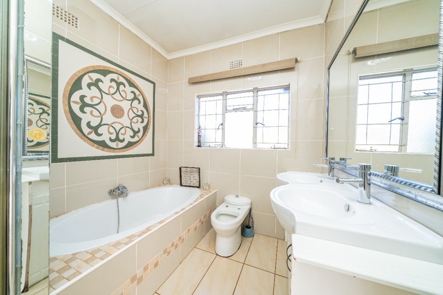 4 Bedroom Property for Sale in Casseldale Gauteng